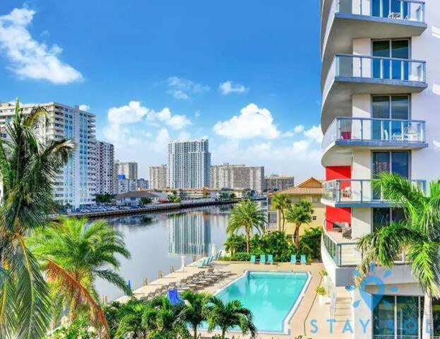 Upper Studio With Balcony,Pool And Gym, Near Beach Hallandale Beach Exteriér fotografie