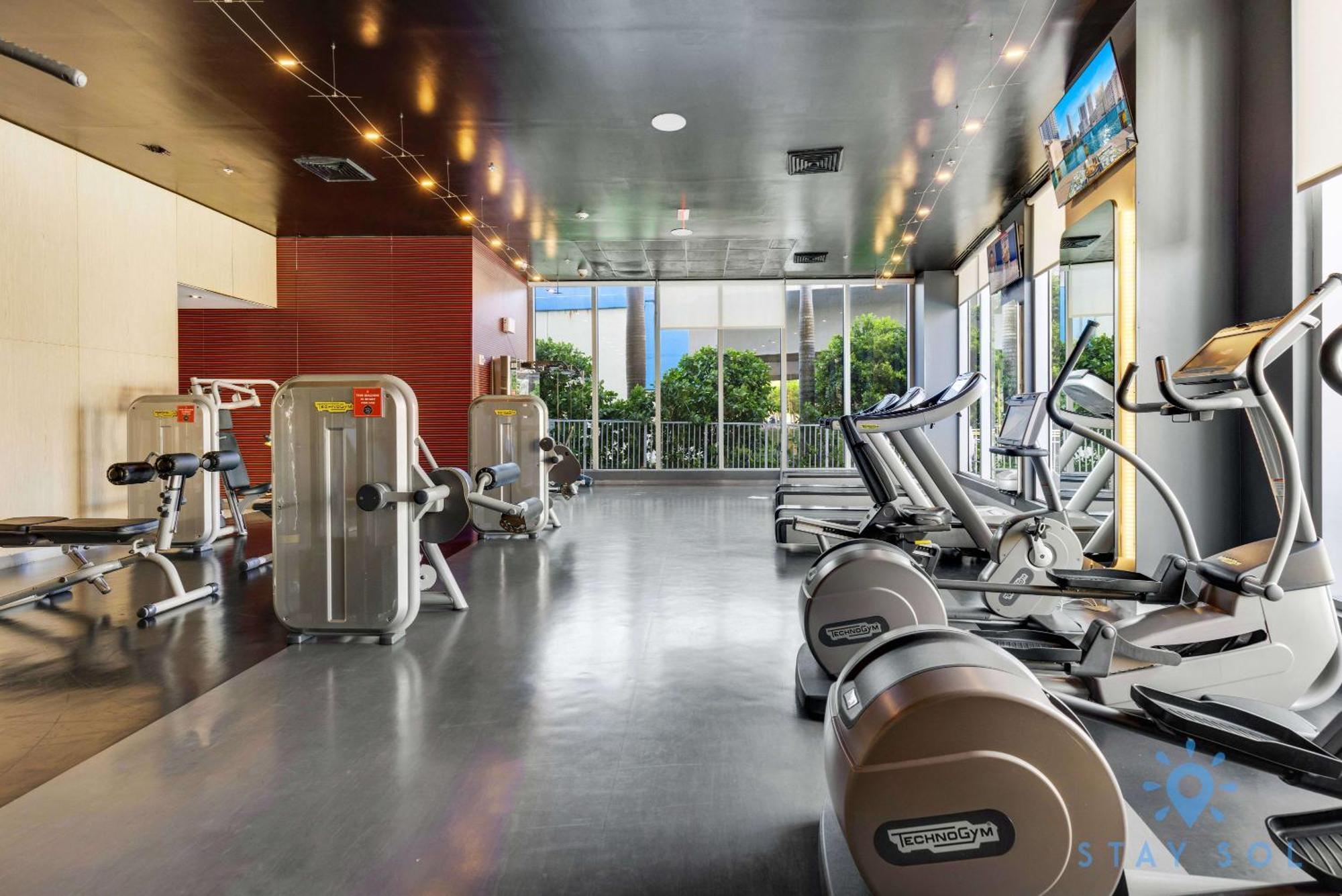 Upper Studio With Balcony,Pool And Gym, Near Beach Hallandale Beach Exteriér fotografie